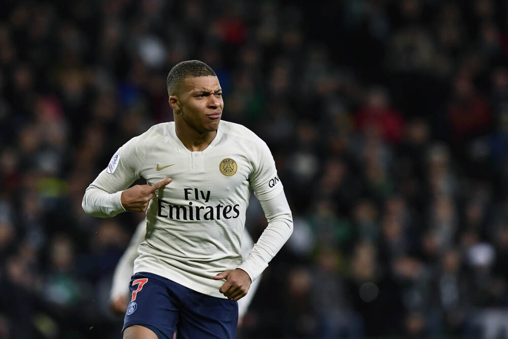 毫不手软！康诺顿面对旧主雄鹿连中三分 帮助黄蜂占据主动